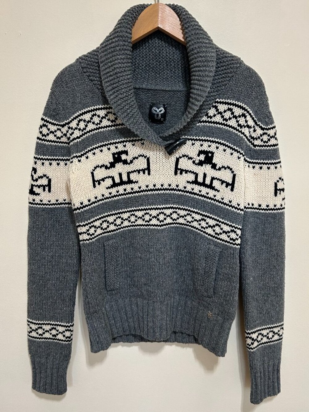 Aritzia TNA Pull-Over Lambswool Sweater Eagle Pattern Grey and Cream Size M